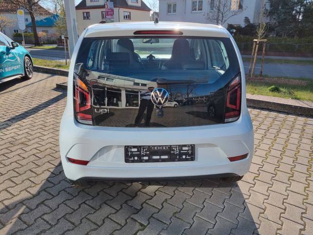 VW  up! Move 44 KW, pure white