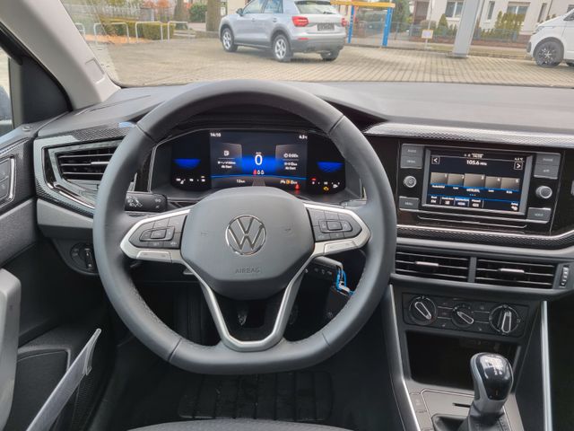 VW  Polo VI Life 1,0 TSI 70 KW, Rauchgrau Metallic