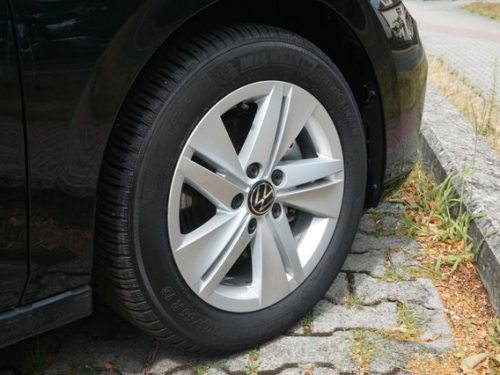 VW  Golf VIII Lim. Life 1,5 TSI 96 KW, Grenadillschwarz