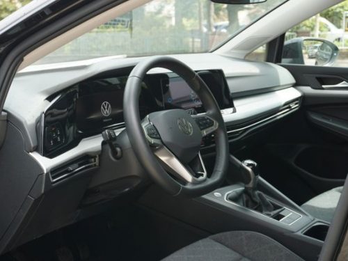 VW  Golf VIII Lim. Life 1,5 TSI 96 KW, Grenadillschwarz
