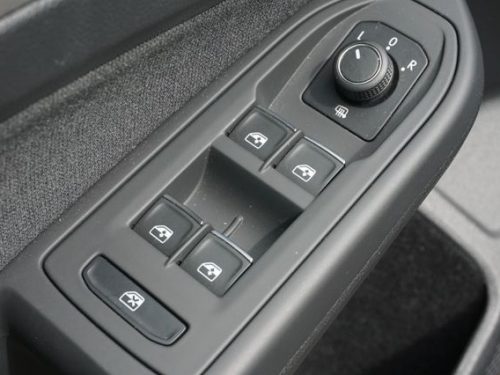 VW  Golf VIII Lim. Life 1,5 TSI 96 KW, Grenadillschwarz