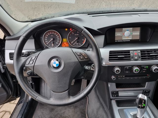 BMW  525 Baureihe 5 Touring 525d, BLACK SAPPHIRE METALLIC